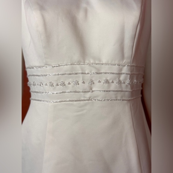VENUS Informals White Sleeveless wedding Dress 12 - Picture 8 of 15